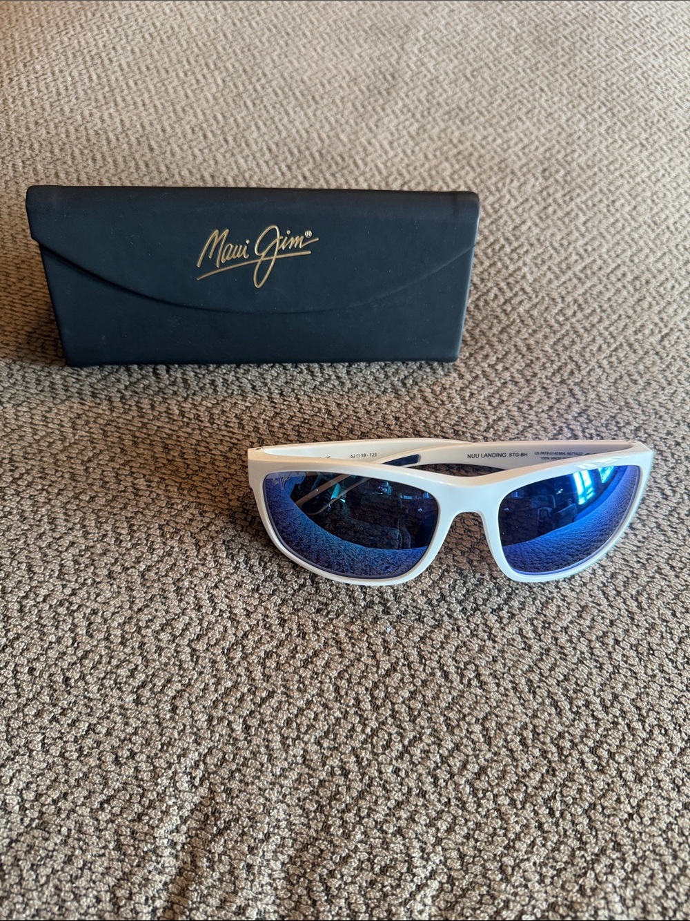 Great Condition! Maui Jim Men’s White Frame Blue Lens Sunglasses with Case